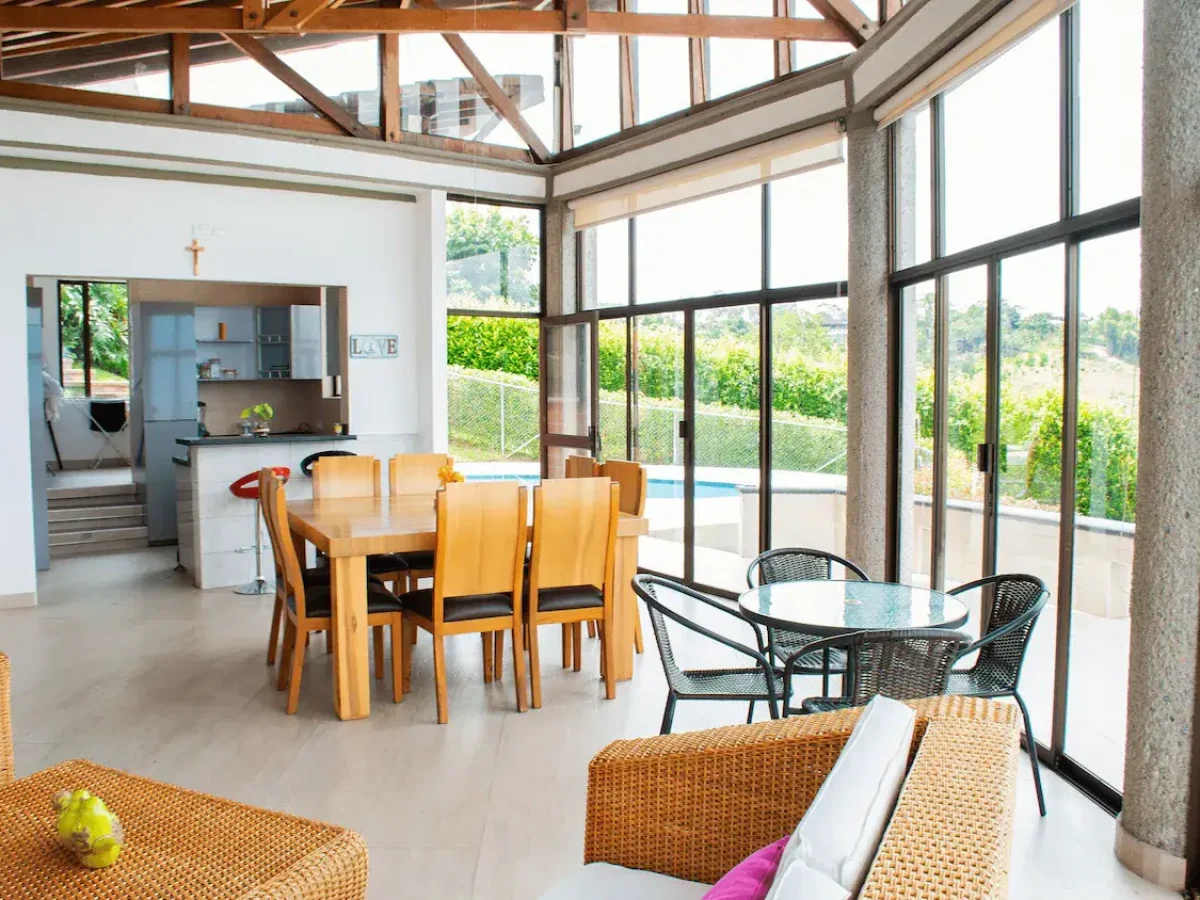 sala la casa panorama pueblo tapao en el eje cafetero.webp