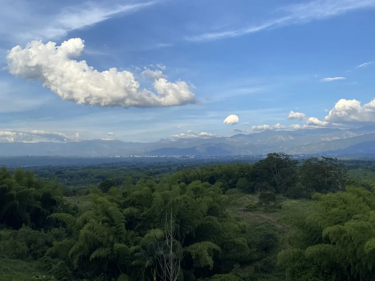 vista panorama pueblo tapao en el eje cafetero.webp